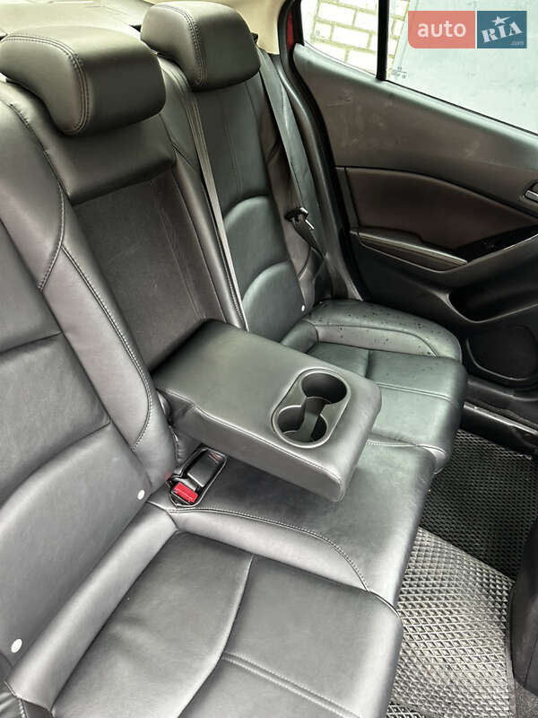 Седан Mazda 3 2016 в Киеве