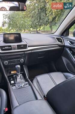 Хэтчбек Mazda 3 2017 в 