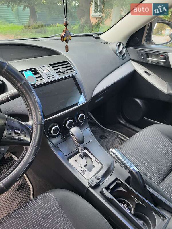 Седан Mazda 3 2012 в Коростене