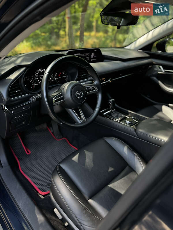 Седан Mazda 3 2019 в Южноукраинске