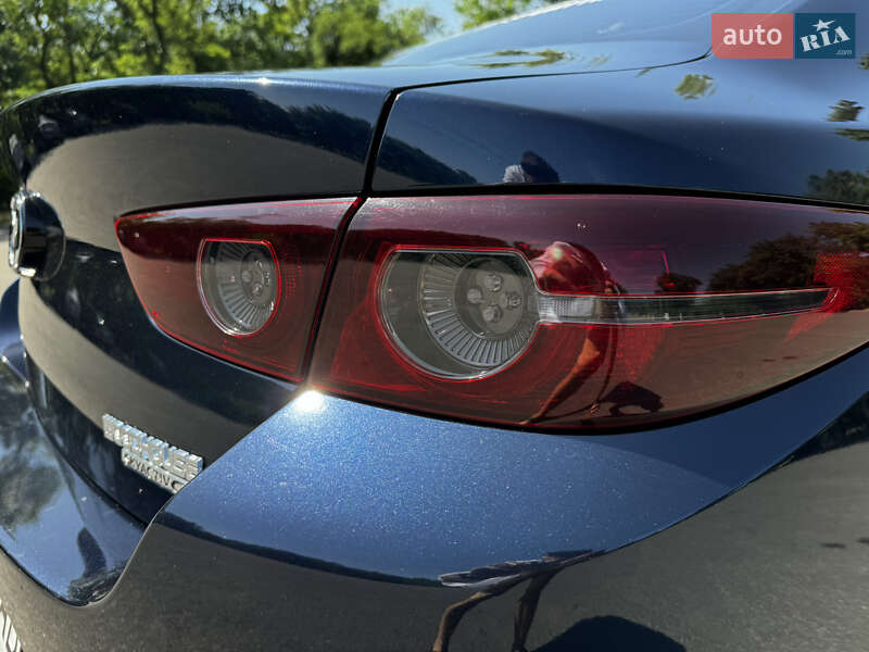 Седан Mazda 3 2019 в Южноукраинске