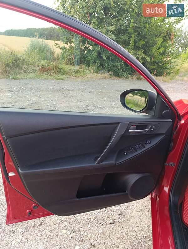 Седан Mazda 3 2011 в Могилев-Подольске