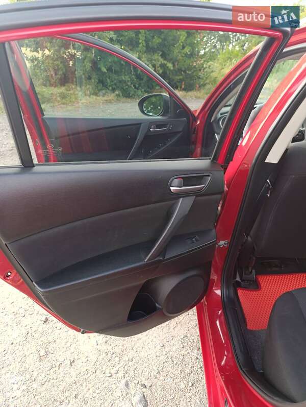 Седан Mazda 3 2011 в Могилев-Подольске