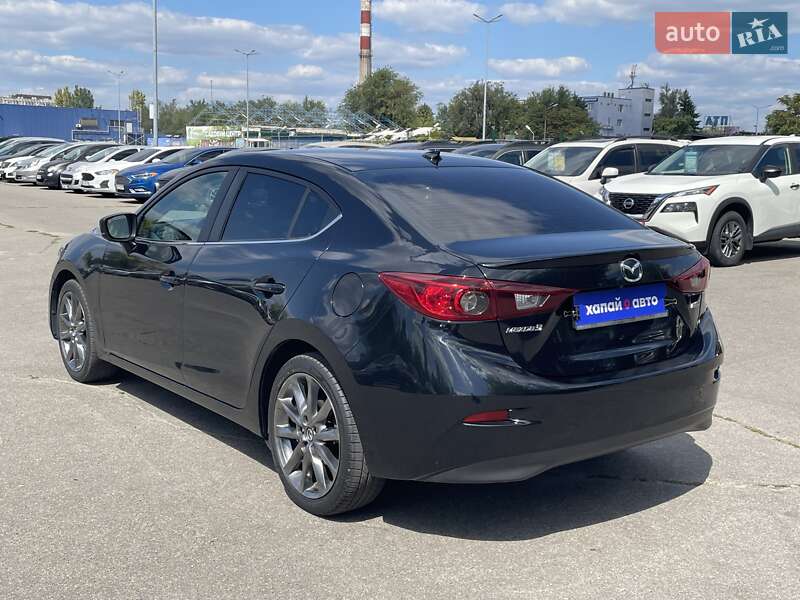 Седан Mazda 3 2018 в Днепре