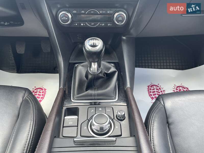 Седан Mazda 3 2018 в Днепре