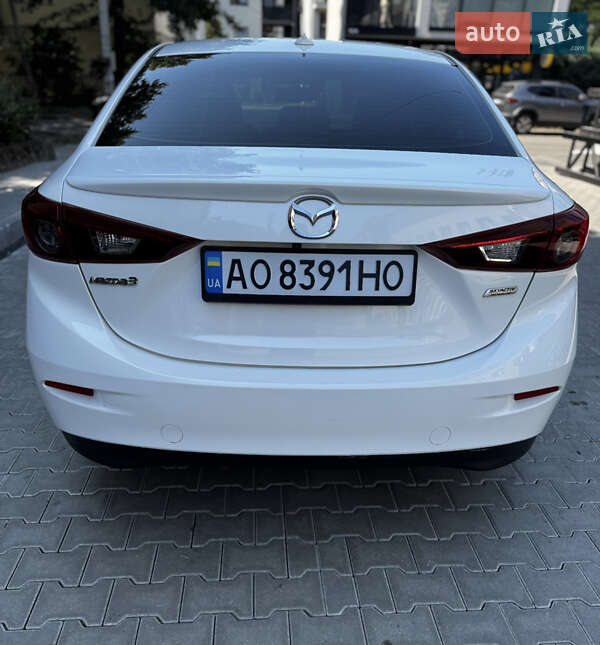 Седан Mazda 3 2015 в Ужгороде