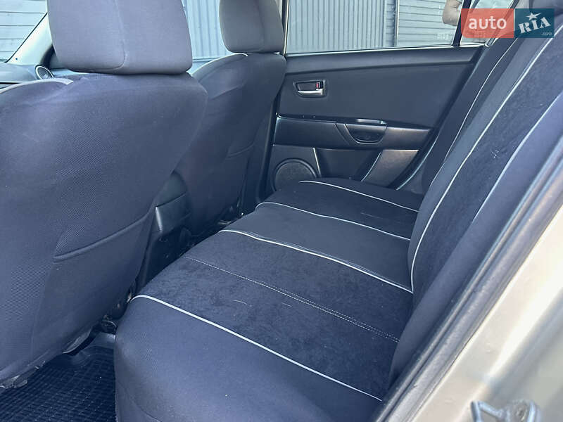 Седан Mazda 3 2005 в Кропивницком