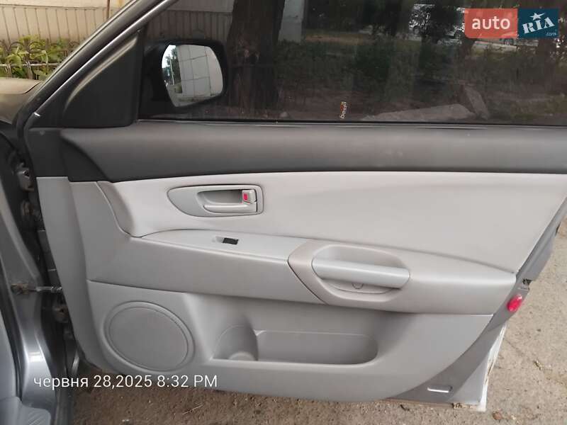 Седан Mazda 3 2004 в Черкассах