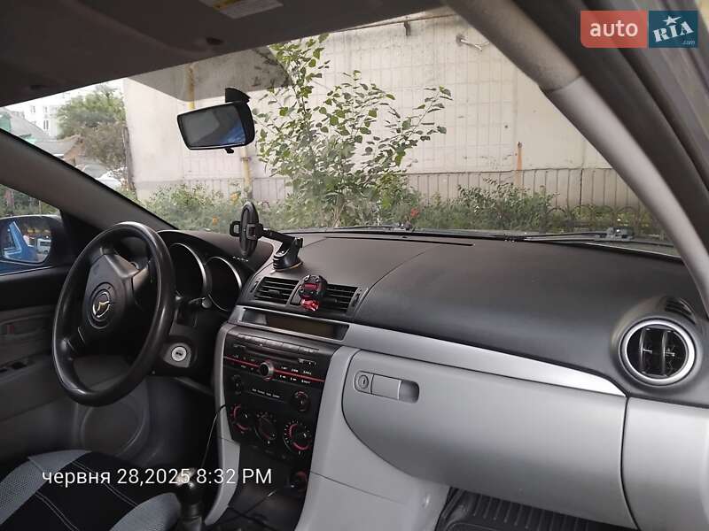 Седан Mazda 3 2004 в Черкассах