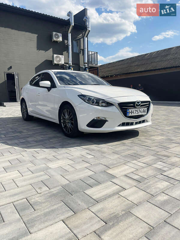 Седан Mazda 3 2014 в 