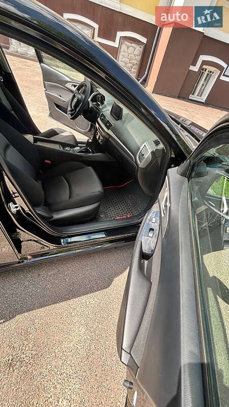 Седан Mazda 3 2017 в Киеве