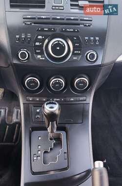 Хэтчбек Mazda 3 2012 в 