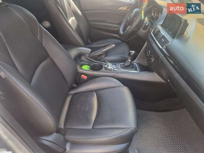 Хэтчбек Mazda 3 2014 в Днепре
