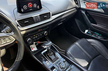 Седан Mazda 3 2017 в 