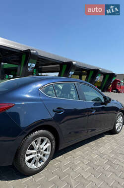 Седан Mazda 3 2017 в 