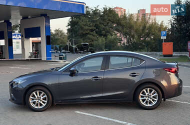 Седан Mazda 3 2015 в 