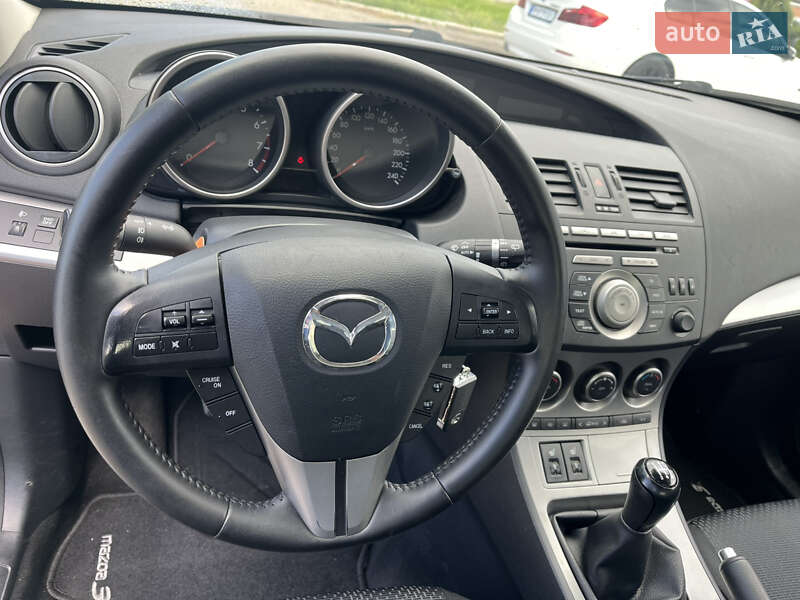 Хэтчбек Mazda 3 2009 в Ахтырке