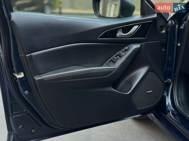 Седан Mazda 3 2015 в Одесі