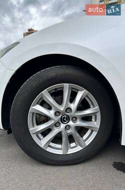 Седан Mazda 3 2013 в 