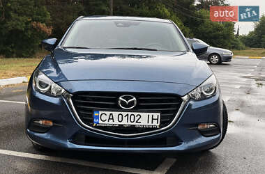 Седан Mazda 3 2018 в Вишневом