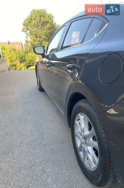 Седан Mazda 3 2015 в 