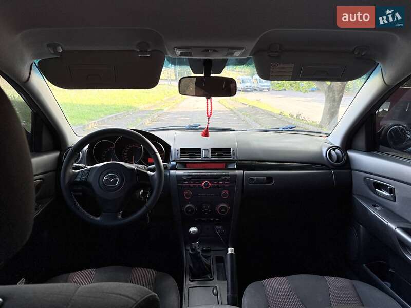 Седан Mazda 3 2006 в Ровно