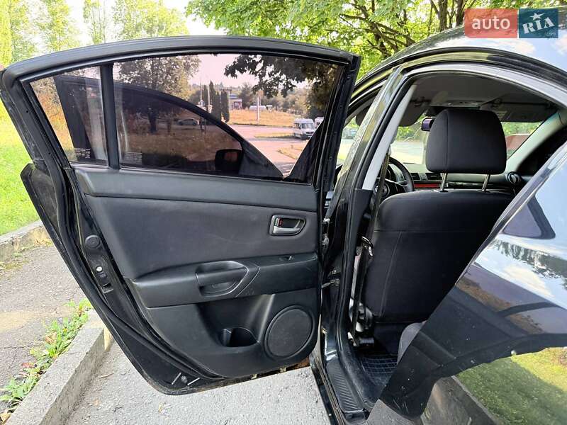 Седан Mazda 3 2006 в Ровно