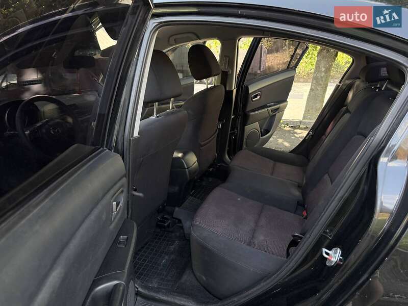 Седан Mazda 3 2006 в Ровно