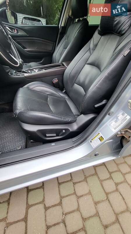 Седан Mazda 3 2018 в Львові