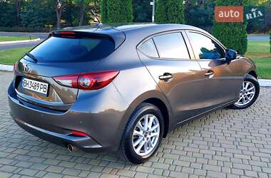 Хэтчбек Mazda 3 2016 в 