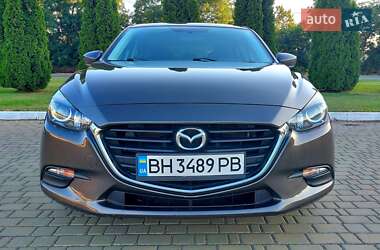 Хэтчбек Mazda 3 2016 в 
