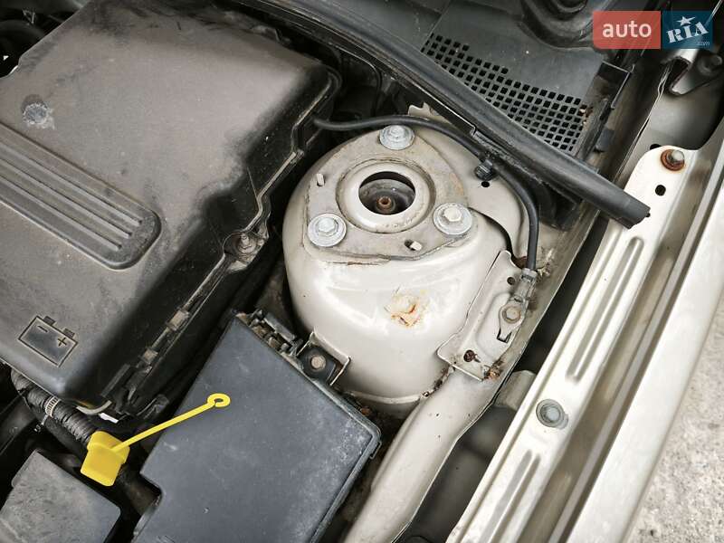 Седан Mazda 3 2006 в Чугуєві