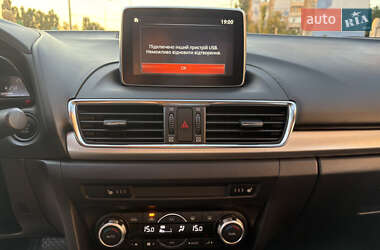 Седан Mazda 3 2015 в 