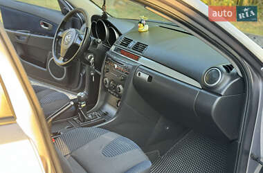 Седан Mazda 3 2004 в 