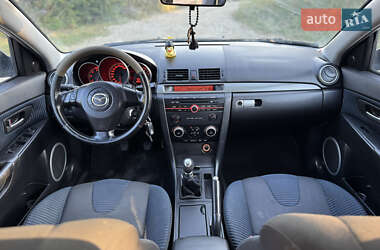 Седан Mazda 3 2004 в 