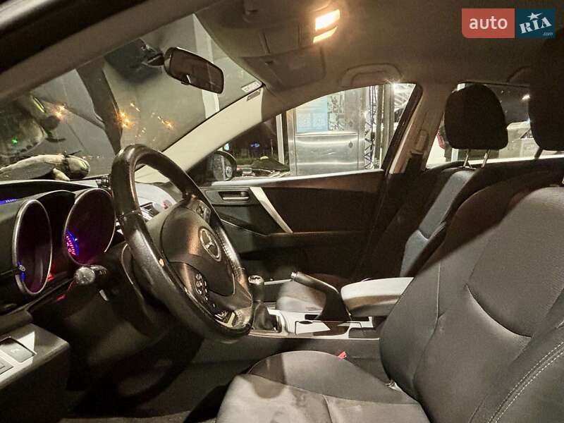 Седан Mazda 3 2011 в Киеве
