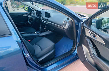 Седан Mazda 3 2017 в 