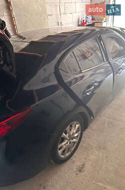 Седан Mazda 3 2014 в Киеве
