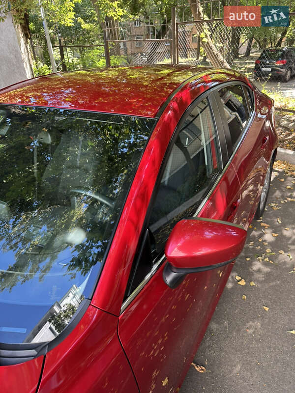 Седан Mazda 3 2017 в Киеве