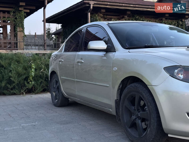 Седан Mazda 3 2005 в Летичіві
