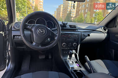 Седан Mazda 3 2004 в 
