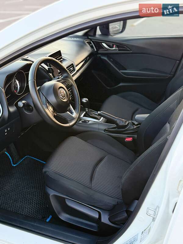 Седан Mazda 3 2013 в Виннице