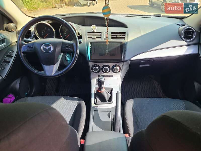 Седан Mazda 3 2010 в Горишних Плавнях