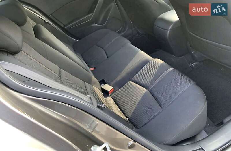 Седан Mazda 3 2017 в Киеве