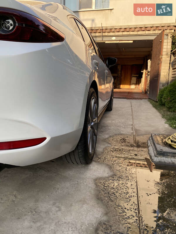 Седан Mazda 3 2018 в Днепре
