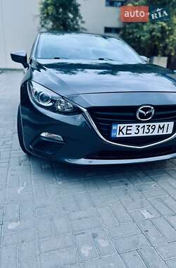 Седан Mazda 3 2016 в Днепре