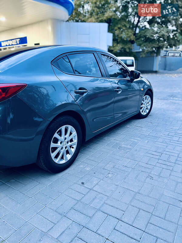 Седан Mazda 3 2016 в Харкові