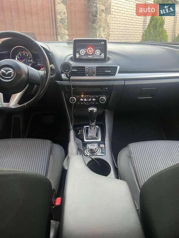 Седан Mazda 3 2015 в Днепре