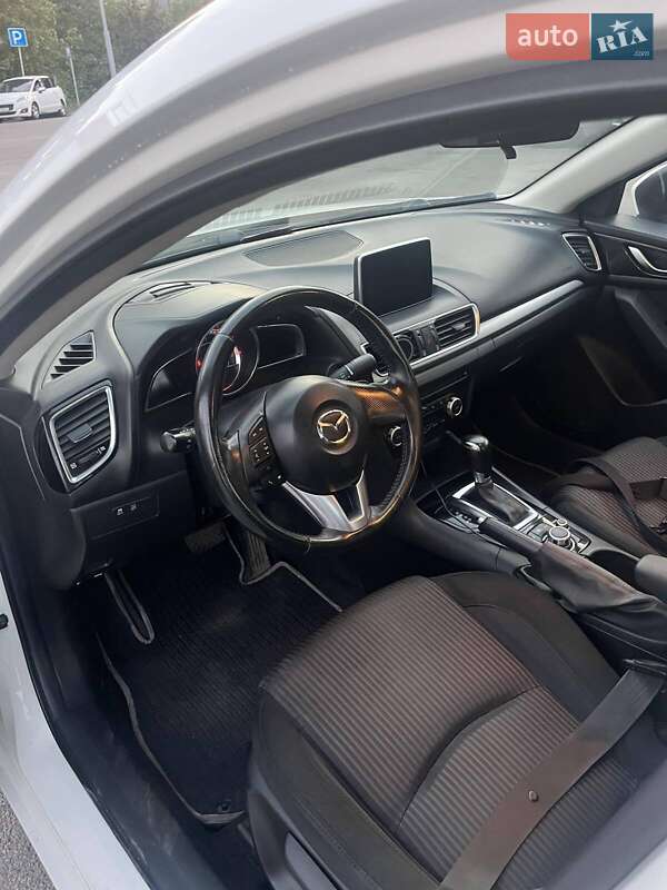 Седан Mazda 3 2015 в Днепре