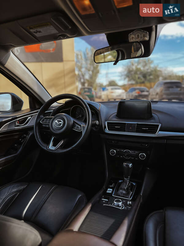 Седан Mazda 3 2018 в Николаеве